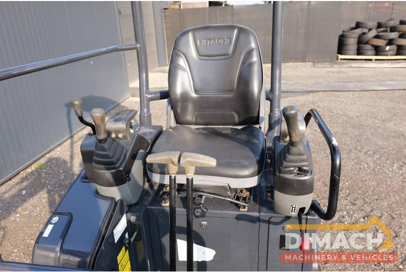 Hitachi ZX 17 CW05 hydraulische snelwissel - Minikuormaaja: kuva Hitachi ZX 17 CW05 hydraulische snelwissel - Minikuormaaja Hitachi ZX 17 CW05 hydraulische snelwissel - Minikuormaaja: kuva Hitachi ZX 17 CW05 hydraulische snelwissel - Minikuormaaja