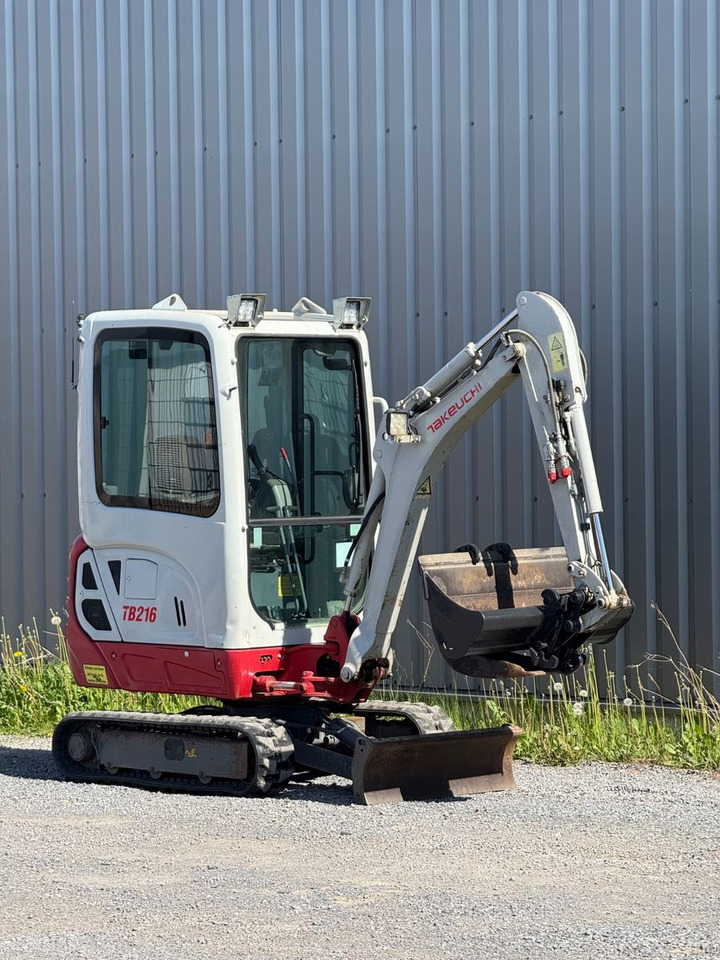 Takeuchi TB216 - Minikuormaaja: kuva Takeuchi TB216 - Minikuormaaja Takeuchi TB216 - Minikuormaaja: kuva Takeuchi TB216 - Minikuormaaja
