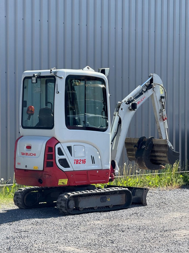 Takeuchi TB216 - Minikuormaaja: kuva Takeuchi TB216 - Minikuormaaja Takeuchi TB216 - Minikuormaaja: kuva Takeuchi TB216 - Minikuormaaja