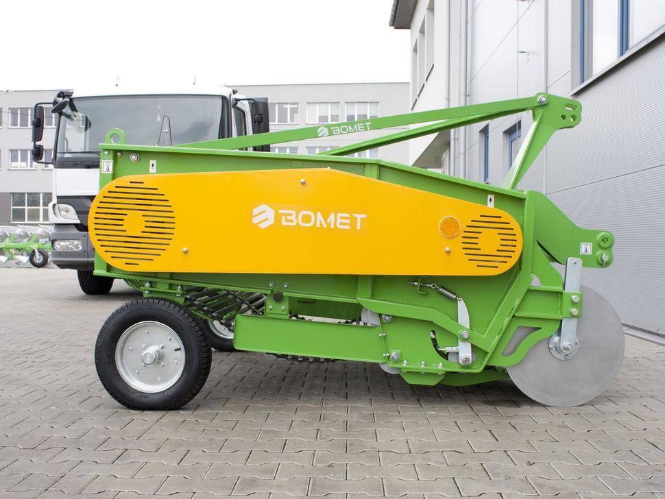 Bomet Siebkettenroder / Potato digger / Arracheuse de pomme de terre / Scavapatate / Cavador de patatas / 2-рядная картофелекопалка / Kopaczka do ziemniaków - Perunannostokone: kuva Bomet Siebkettenroder / Potato digger / Arracheuse de pomme de terre / Scavapatate / Cavador de patatas / 2-рядная картофелекопалка / Kopaczka do ziemniaków - Perunannostokone Bomet Siebkettenroder / Potato digger / Arracheuse de pomme de terre / Scavapatate / Cavador de patatas / 2-рядная картофелекопалка / Kopaczka do ziemniaków - Perunannostokone: kuva Bomet Siebkettenroder / Potato digger / Arracheuse de pomme de terre / Scavapatate / Cavador de patatas / 2-рядная картофелекопалка / Kopaczka do ziemniaków - Perunannostokone
