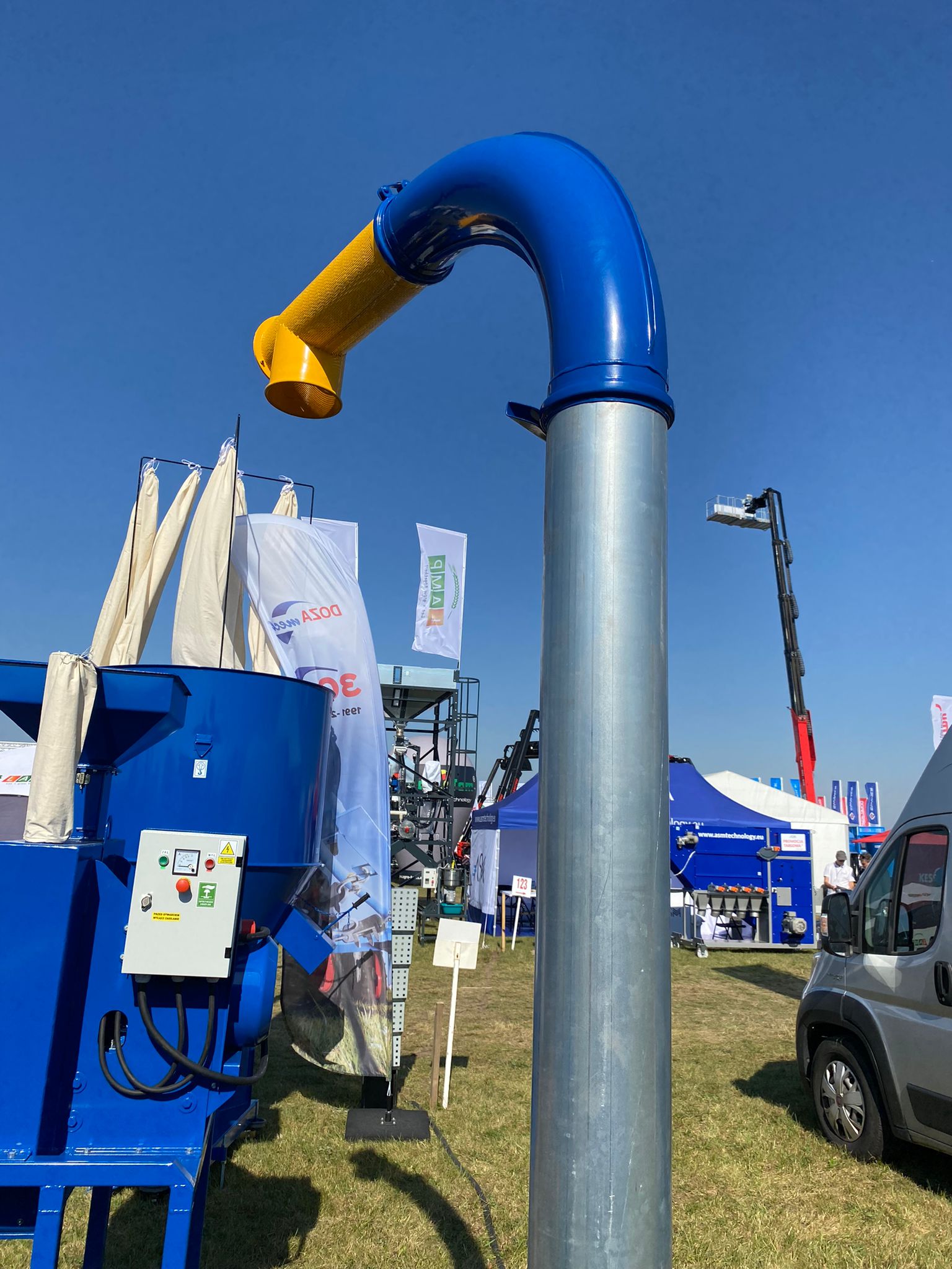 Dozamech Saug-Druckgebläse / Suction and pressure blower / Suceuse à grains / Trasportatore / Пневматический вдуватель / Dmuchawa ssąco-tłocząca T-420 - Kuljetin: kuva Dozamech Saug-Druckgebläse / Suction and pressure blower / Suceuse à grains / Trasportatore / Пневматический вдуватель / Dmuchawa ssąco-tłocząca T-420 - Kuljetin Dozamech Saug-Druckgebläse / Suction and pressure blower / Suceuse à grains / Trasportatore / Пневматический вдуватель / Dmuchawa ssąco-tłocząca T-420 - Kuljetin: kuva Dozamech Saug-Druckgebläse / Suction and pressure blower / Suceuse à grains / Trasportatore / Пневматический вдуватель / Dmuchawa ssąco-tłocząca T-420 - Kuljetin