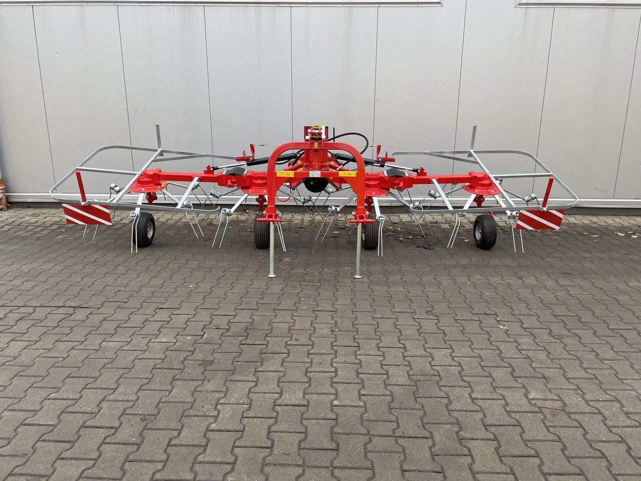 JAR-MET Schwader / Tedder / Faneuse / Przetrząsacz 5,2 m - Pöyhin: kuva JAR-MET Schwader / Tedder / Faneuse / Przetrząsacz 5,2 m - Pöyhin JAR-MET Schwader / Tedder / Faneuse / Przetrząsacz 5,2 m - Pöyhin: kuva JAR-MET Schwader / Tedder / Faneuse / Przetrząsacz 5,2 m - Pöyhin