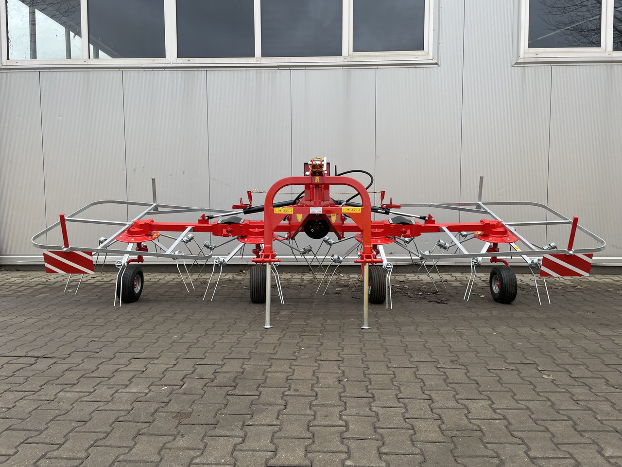 JAR-MET Schwader / Tedder / Faneuse / Przetrząsacz 5,2 m - Pöyhin: kuva JAR-MET Schwader / Tedder / Faneuse / Przetrząsacz 5,2 m - Pöyhin JAR-MET Schwader / Tedder / Faneuse / Przetrząsacz 5,2 m - Pöyhin: kuva JAR-MET Schwader / Tedder / Faneuse / Przetrząsacz 5,2 m - Pöyhin