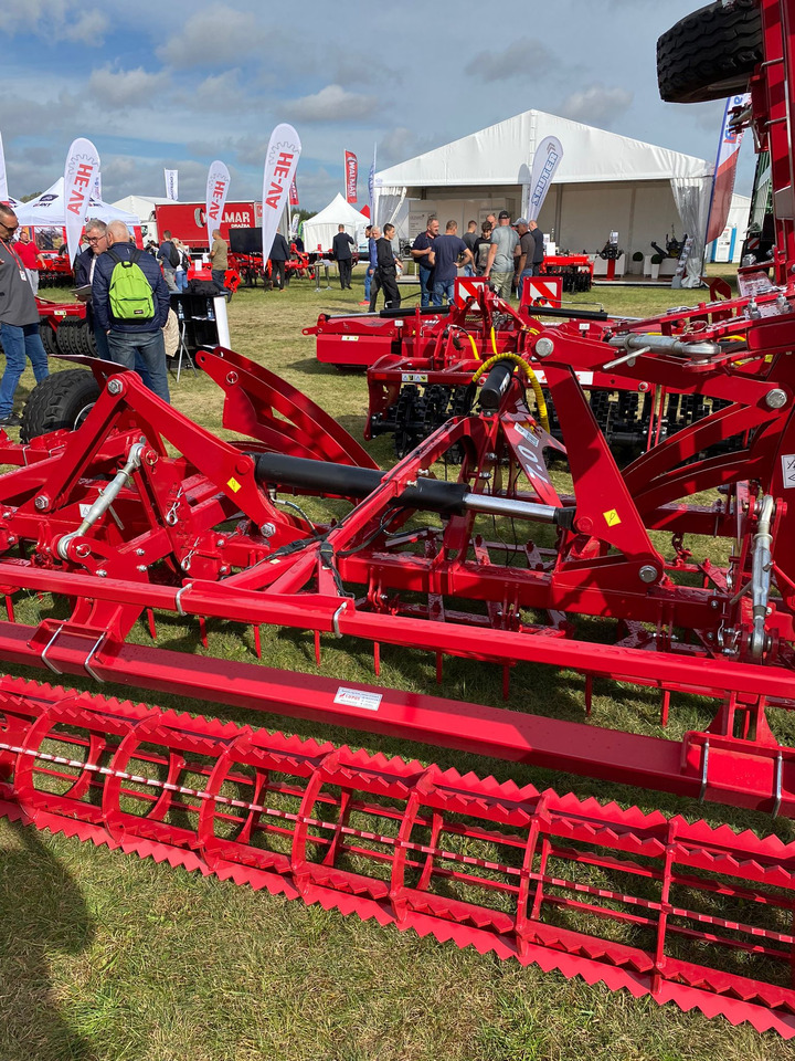 Uusi Äes Lupus 7-Felder schwere Zinkenegge / Tine harrow / Herse à dents / Grada de púas de 5 campos / Erpice / 7-польная зубовая борона / Brona zębowa 7 m: kuva Uusi Äes Lupus 7-Felder schwere Zinkenegge / Tine harrow / Herse à dents / Grada de púas de 5 campos / Erpice / 7-польная зубовая борона / Brona zębowa 7 m Uusi Äes Lupus 7-Felder schwere Zinkenegge / Tine harrow / Herse à dents / Grada de púas de 5 campos / Erpice / 7-польная зубовая борона / Brona zębowa 7 m: kuva Uusi Äes Lupus 7-Felder schwere Zinkenegge / Tine harrow / Herse à dents / Grada de púas de 5 campos / Erpice / 7-польная зубовая борона / Brona zębowa 7 m