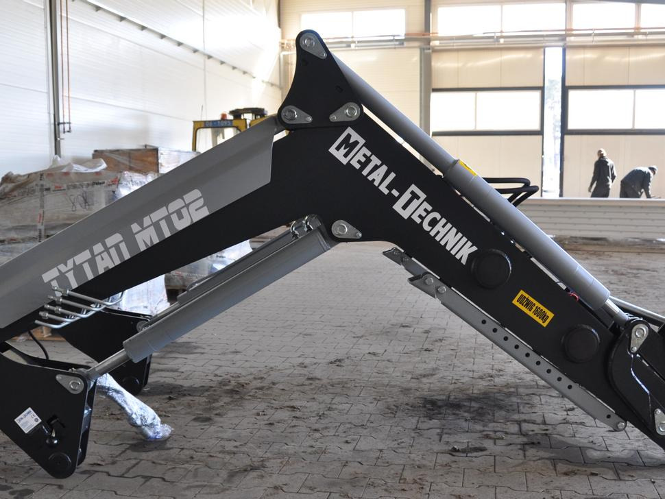 METAL-TECHNIK Frontlader / Front loader / Chargeur frontal / Caricatore frontale / Cargador fronta / Фронтальный погрузчик / Ładowacz czołowy Tytan MT-02 - Traktori - etukuormain - Lisälaitteet: kuva METAL-TECHNIK Frontlader / Front loader / Chargeur frontal / Caricatore frontale / Cargador fronta / Фронтальный погрузчик / Ładowacz czołowy Tytan MT-02 - Traktori - etukuormain - Lisälaitteet METAL-TECHNIK Frontlader / Front loader / Chargeur frontal / Caricatore frontale / Cargador fronta / Фронтальный погрузчик / Ładowacz czołowy Tytan MT-02 - Traktori - etukuormain - Lisälaitteet: kuva METAL-TECHNIK Frontlader / Front loader / Chargeur frontal / Caricatore frontale / Cargador fronta / Фронтальный погрузчик / Ładowacz czołowy Tytan MT-02 - Traktori - etukuormain - Lisälaitteet