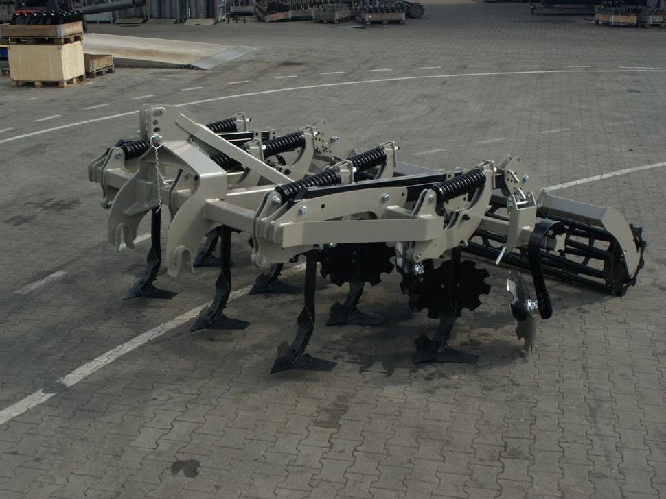 ROLEX Flügelschargrubber / Stubble cultivator / Dechaumeur à dents / Aratri stoppiatori / Стерневой культиватор / Agregat podorywkowy 3 m - Kultivaattori: kuva ROLEX Flügelschargrubber / Stubble cultivator / Dechaumeur à dents / Aratri stoppiatori / Стерневой культиватор / Agregat podorywkowy 3 m - Kultivaattori ROLEX Flügelschargrubber / Stubble cultivator / Dechaumeur à dents / Aratri stoppiatori / Стерневой культиватор / Agregat podorywkowy 3 m - Kultivaattori: kuva ROLEX Flügelschargrubber / Stubble cultivator / Dechaumeur à dents / Aratri stoppiatori / Стерневой культиватор / Agregat podorywkowy 3 m - Kultivaattori