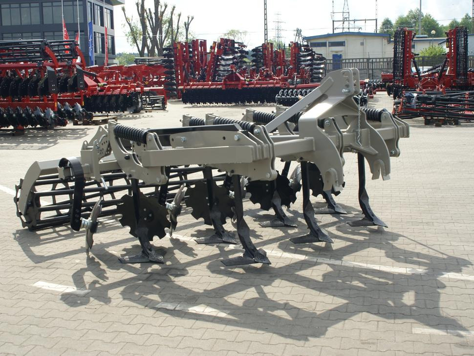 Leasing ROLEX Flügelschargrubber / Stubble cultivator / Dechaumeur à dents / Aratri stoppiatori / Стерневой культиватор / Agregat podorywkowy 3 m ROLEX Flügelschargrubber / Stubble cultivator / Dechaumeur à dents / Aratri stoppiatori / Стерневой культиватор / Agregat podorywkowy 3 m: kuva Leasing ROLEX Flügelschargrubber / Stubble cultivator / Dechaumeur à dents / Aratri stoppiatori / Стерневой культиватор / Agregat podorywkowy 3 m ROLEX Flügelschargrubber / Stubble cultivator / Dechaumeur à dents / Aratri stoppiatori / Стерневой культиватор / Agregat podorywkowy 3 m Leasing ROLEX Flügelschargrubber / Stubble cultivator / Dechaumeur à dents / Aratri stoppiatori / Стерневой культиватор / Agregat podorywkowy 3 m ROLEX Flügelschargrubber / Stubble cultivator / Dechaumeur à dents / Aratri stoppiatori / Стерневой культиватор / Agregat podorywkowy 3 m: kuva Leasing ROLEX Flügelschargrubber / Stubble cultivator / Dechaumeur à dents / Aratri stoppiatori / Стерневой культиватор / Agregat podorywkowy 3 m ROLEX Flügelschargrubber / Stubble cultivator / Dechaumeur à dents / Aratri stoppiatori / Стерневой культиватор / Agregat podorywkowy 3 m