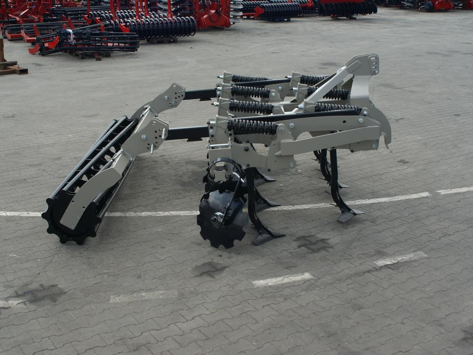 Leasing ROLEX Flügelschargrubber / Stubble cultivator / Dechaumeur à dents / Aratri stoppiatori / Стерневой культиватор / Agregat podorywkowy 3 m ROLEX Flügelschargrubber / Stubble cultivator / Dechaumeur à dents / Aratri stoppiatori / Стерневой культиватор / Agregat podorywkowy 3 m: kuva Leasing ROLEX Flügelschargrubber / Stubble cultivator / Dechaumeur à dents / Aratri stoppiatori / Стерневой культиватор / Agregat podorywkowy 3 m ROLEX Flügelschargrubber / Stubble cultivator / Dechaumeur à dents / Aratri stoppiatori / Стерневой культиватор / Agregat podorywkowy 3 m Leasing ROLEX Flügelschargrubber / Stubble cultivator / Dechaumeur à dents / Aratri stoppiatori / Стерневой культиватор / Agregat podorywkowy 3 m ROLEX Flügelschargrubber / Stubble cultivator / Dechaumeur à dents / Aratri stoppiatori / Стерневой культиватор / Agregat podorywkowy 3 m: kuva Leasing ROLEX Flügelschargrubber / Stubble cultivator / Dechaumeur à dents / Aratri stoppiatori / Стерневой культиватор / Agregat podorywkowy 3 m ROLEX Flügelschargrubber / Stubble cultivator / Dechaumeur à dents / Aratri stoppiatori / Стерневой культиватор / Agregat podorywkowy 3 m