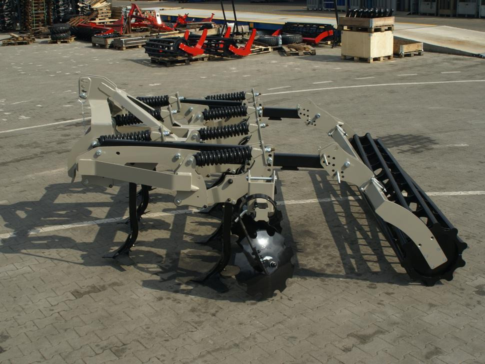 Leasing ROLEX Flügelschargrubber / Stubble cultivator / Dechaumeur à dents / Aratri stoppiatori / Стерневой культиватор / Agregat podorywkowy 3 m ROLEX Flügelschargrubber / Stubble cultivator / Dechaumeur à dents / Aratri stoppiatori / Стерневой культиватор / Agregat podorywkowy 3 m: kuva Leasing ROLEX Flügelschargrubber / Stubble cultivator / Dechaumeur à dents / Aratri stoppiatori / Стерневой культиватор / Agregat podorywkowy 3 m ROLEX Flügelschargrubber / Stubble cultivator / Dechaumeur à dents / Aratri stoppiatori / Стерневой культиватор / Agregat podorywkowy 3 m Leasing ROLEX Flügelschargrubber / Stubble cultivator / Dechaumeur à dents / Aratri stoppiatori / Стерневой культиватор / Agregat podorywkowy 3 m ROLEX Flügelschargrubber / Stubble cultivator / Dechaumeur à dents / Aratri stoppiatori / Стерневой культиватор / Agregat podorywkowy 3 m: kuva Leasing ROLEX Flügelschargrubber / Stubble cultivator / Dechaumeur à dents / Aratri stoppiatori / Стерневой культиватор / Agregat podorywkowy 3 m ROLEX Flügelschargrubber / Stubble cultivator / Dechaumeur à dents / Aratri stoppiatori / Стерневой культиватор / Agregat podorywkowy 3 m