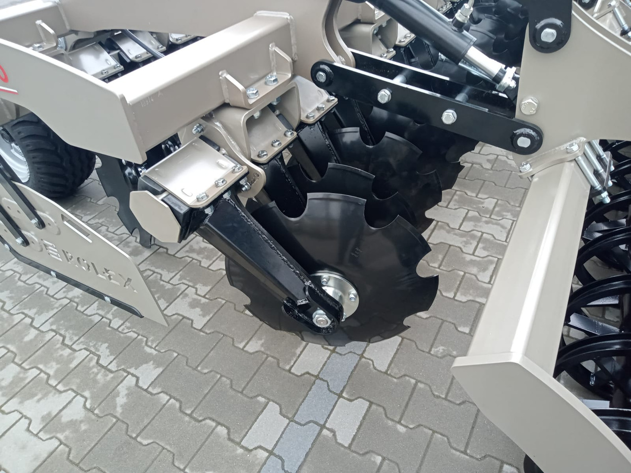 Uusi Lautasäes ROLEX Scheibenegge / Disc harrow / Dechaumeur à disques / Erpice a dischi / Grada de discos /Дисковая борона / Brona talerzowa 8 m: kuva Uusi Lautasäes ROLEX Scheibenegge / Disc harrow / Dechaumeur à disques / Erpice a dischi / Grada de discos /Дисковая борона / Brona talerzowa 8 m
