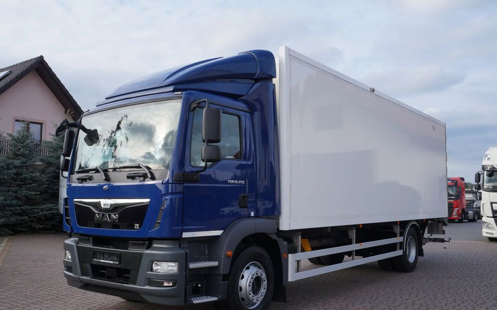 MAN TGM 18.250 EURO 6 CHŁODNIA KONTENER 7.50 m 275 TYS KM - Refrigeraattori kuorma-auto: kuva MAN TGM 18.250 EURO 6 CHŁODNIA KONTENER 7.50 m 275 TYS KM - Refrigeraattori kuorma-auto MAN TGM 18.250 EURO 6 CHŁODNIA KONTENER 7.50 m 275 TYS KM - Refrigeraattori kuorma-auto: kuva MAN TGM 18.250 EURO 6 CHŁODNIA KONTENER 7.50 m 275 TYS KM - Refrigeraattori kuorma-auto