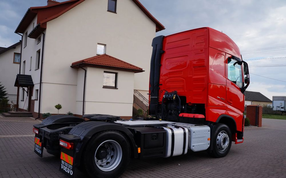 Volvo FH 4 EURO 6 GLOBETROTTER NISKI PRZEBIEG PEŁEN SERWIS - Vetopöytäauto: kuva  Volvo FH 4 EURO 6 GLOBETROTTER NISKI PRZEBIEG PEŁEN SERWIS - Vetopöytäauto Volvo FH 4 EURO 6 GLOBETROTTER NISKI PRZEBIEG PEŁEN SERWIS - Vetopöytäauto: kuva  Volvo FH 4 EURO 6 GLOBETROTTER NISKI PRZEBIEG PEŁEN SERWIS - Vetopöytäauto
