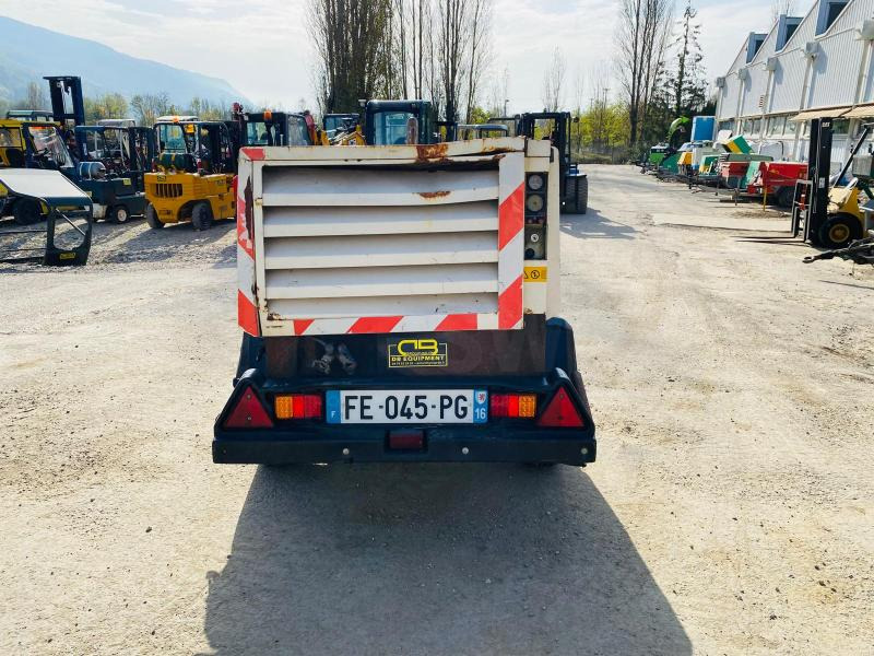 ATLAS COPCO XAS 56 Compresseur d'air sur roues - Ilmakompressori: kuva ATLAS COPCO XAS 56 Compresseur d'air sur roues - Ilmakompressori ATLAS COPCO XAS 56 Compresseur d'air sur roues - Ilmakompressori: kuva ATLAS COPCO XAS 56 Compresseur d'air sur roues - Ilmakompressori