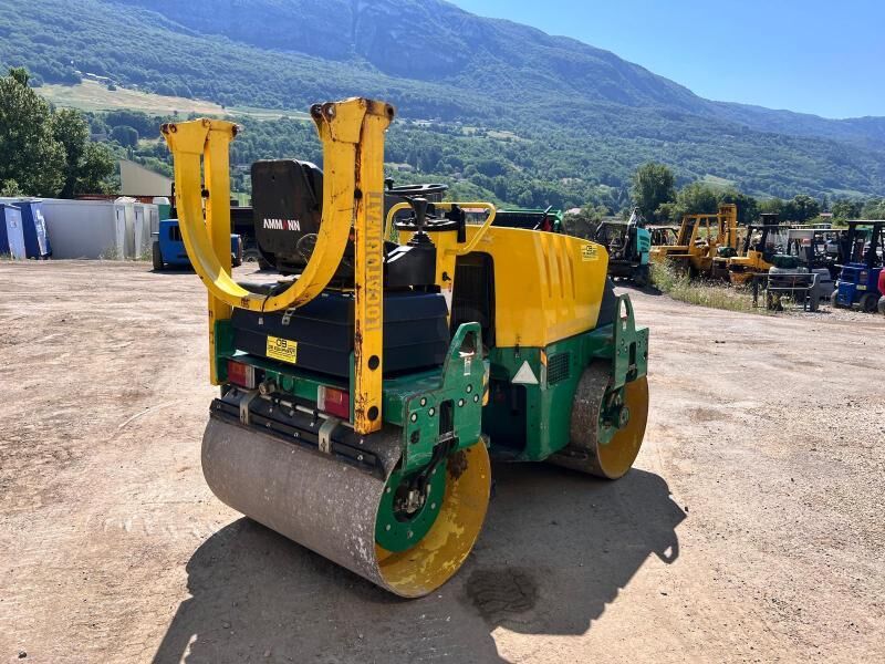 Ammann AV26-2 COMPACTEUR ROULEAU TANDEM VIBRANT ARTICULÉ - Tiejyrä: kuva Ammann AV26-2 COMPACTEUR ROULEAU TANDEM VIBRANT ARTICULÉ - Tiejyrä Ammann AV26-2 COMPACTEUR ROULEAU TANDEM VIBRANT ARTICULÉ - Tiejyrä: kuva Ammann AV26-2 COMPACTEUR ROULEAU TANDEM VIBRANT ARTICULÉ - Tiejyrä