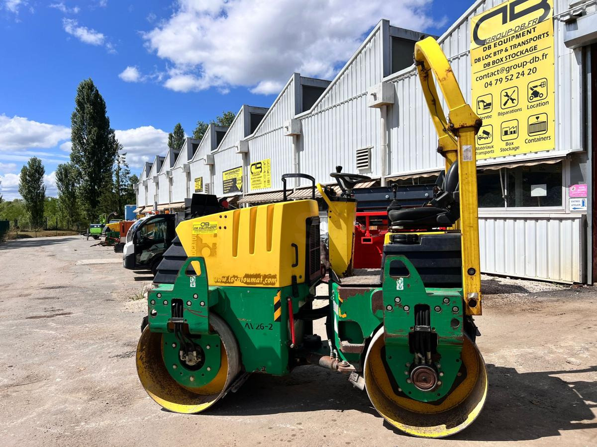 Ammann COMPACTEUR AV26-2 ROULEAU TANDEM VIBRANT ARTICULÉ - Minijyrä: kuva Ammann COMPACTEUR AV26-2 ROULEAU TANDEM VIBRANT ARTICULÉ - Minijyrä Ammann COMPACTEUR AV26-2 ROULEAU TANDEM VIBRANT ARTICULÉ - Minijyrä: kuva Ammann COMPACTEUR AV26-2 ROULEAU TANDEM VIBRANT ARTICULÉ - Minijyrä