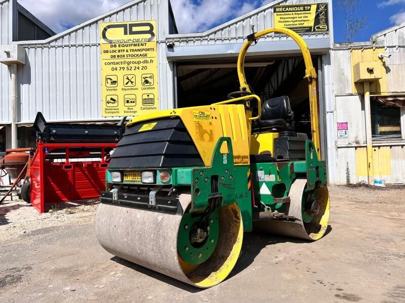 Ammann COMPACTEUR AV26-2 ROULEAU TANDEM VIBRANT ARTICULÉ - Minijyrä: kuva Ammann COMPACTEUR AV26-2 ROULEAU TANDEM VIBRANT ARTICULÉ - Minijyrä Ammann COMPACTEUR AV26-2 ROULEAU TANDEM VIBRANT ARTICULÉ - Minijyrä: kuva Ammann COMPACTEUR AV26-2 ROULEAU TANDEM VIBRANT ARTICULÉ - Minijyrä
