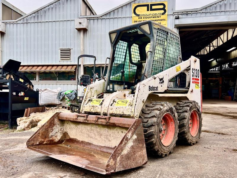 Bobcat S130 Chargeuse Compact - Liukuohjattu kuormaaja: kuva Bobcat S130 Chargeuse Compact - Liukuohjattu kuormaaja Bobcat S130 Chargeuse Compact - Liukuohjattu kuormaaja: kuva Bobcat S130 Chargeuse Compact - Liukuohjattu kuormaaja