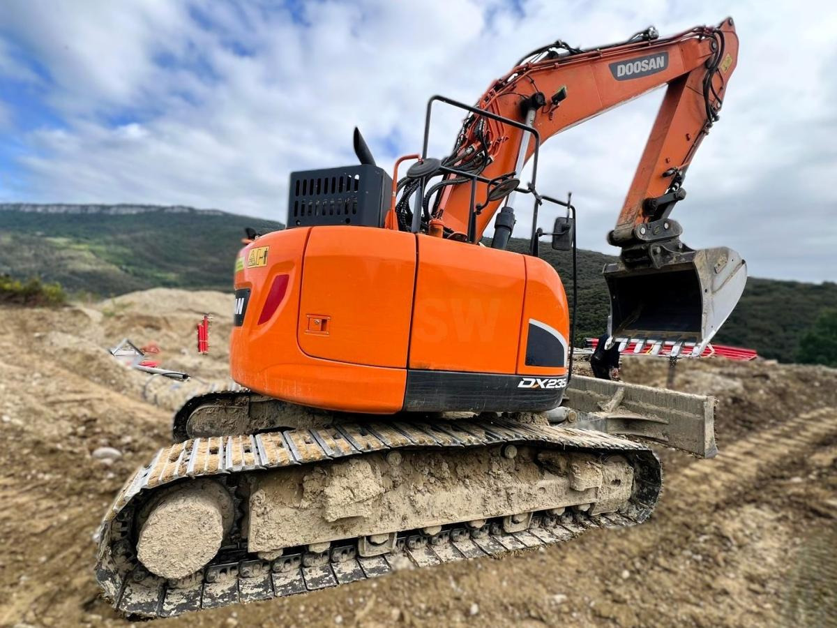Doosan DX235 LCR-5 PELLE A CHENILLES 26T - Telakaivukone: kuva Doosan DX235 LCR-5 PELLE A CHENILLES 26T - Telakaivukone Doosan DX235 LCR-5 PELLE A CHENILLES 26T - Telakaivukone: kuva Doosan DX235 LCR-5 PELLE A CHENILLES 26T - Telakaivukone