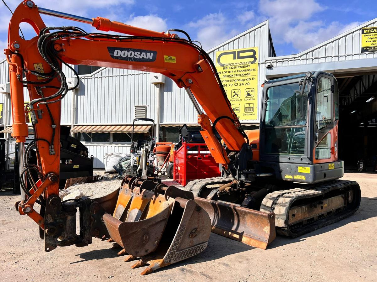 Doosan DX85R-3 PELLE A CHENILLES 8,5T PELLE A CHENILLES 8,5T - Telakaivukone: kuva Doosan DX85R-3 PELLE A CHENILLES 8,5T PELLE A CHENILLES 8,5T - Telakaivukone Doosan DX85R-3 PELLE A CHENILLES 8,5T PELLE A CHENILLES 8,5T - Telakaivukone: kuva Doosan DX85R-3 PELLE A CHENILLES 8,5T PELLE A CHENILLES 8,5T - Telakaivukone