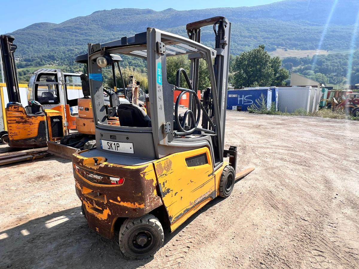 Jungheinrich EFG318 400ZZ Chariot élévateur électrique 1,8T - Sähkötrukki: kuva Jungheinrich EFG318 400ZZ Chariot élévateur électrique 1,8T - Sähkötrukki Jungheinrich EFG318 400ZZ Chariot élévateur électrique 1,8T - Sähkötrukki: kuva Jungheinrich EFG318 400ZZ Chariot élévateur électrique 1,8T - Sähkötrukki