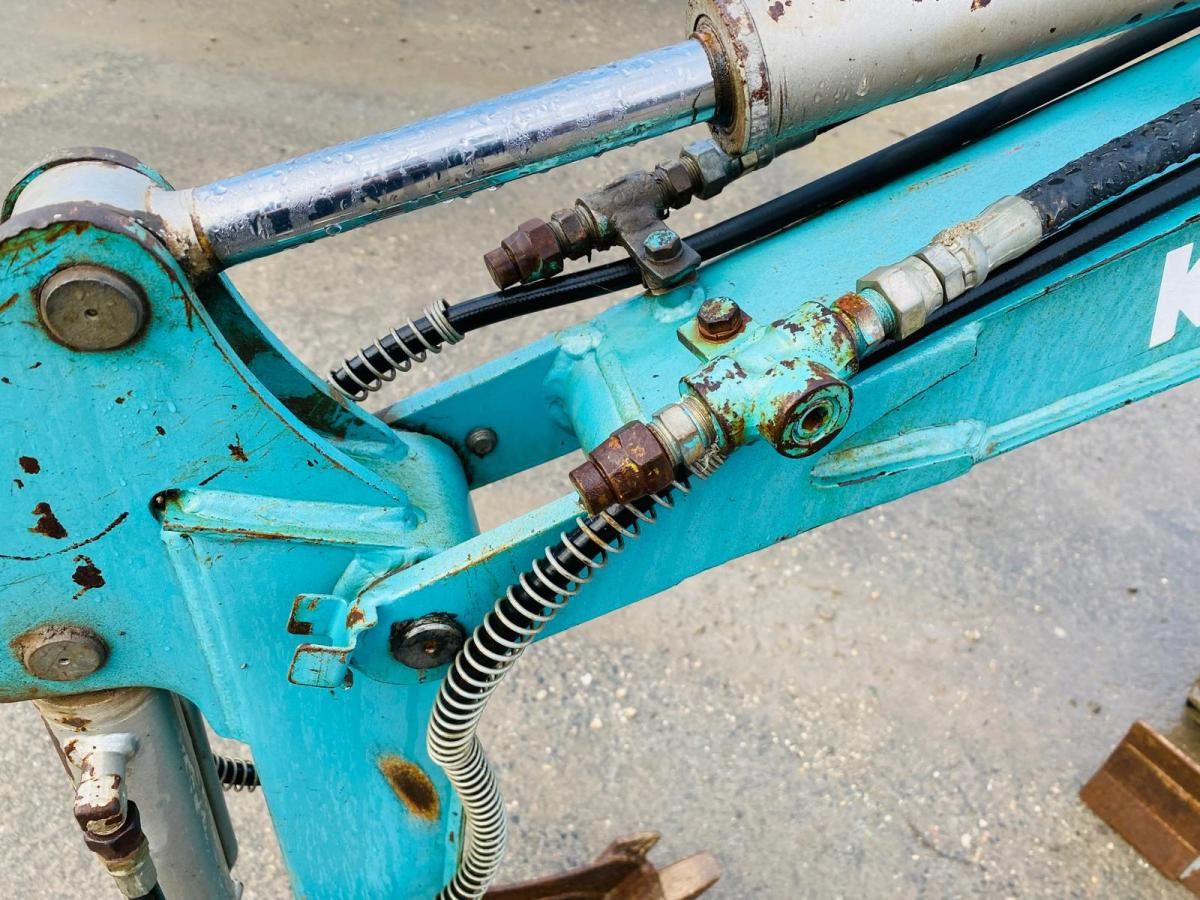 Minikuormaaja KOBELCO Mini pelle électrique SK007: kuva Minikuormaaja KOBELCO Mini pelle électrique SK007