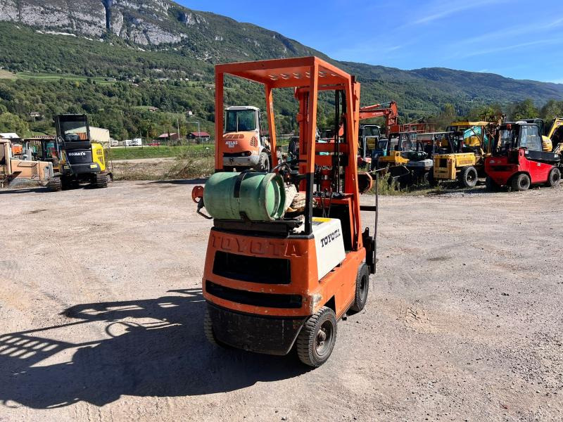 Toyota FN700 Chariot élévateur à gaz 700Kg - Kaasutrukki: kuva Toyota FN700 Chariot élévateur à gaz 700Kg - Kaasutrukki Toyota FN700 Chariot élévateur à gaz 700Kg - Kaasutrukki: kuva Toyota FN700 Chariot élévateur à gaz 700Kg - Kaasutrukki