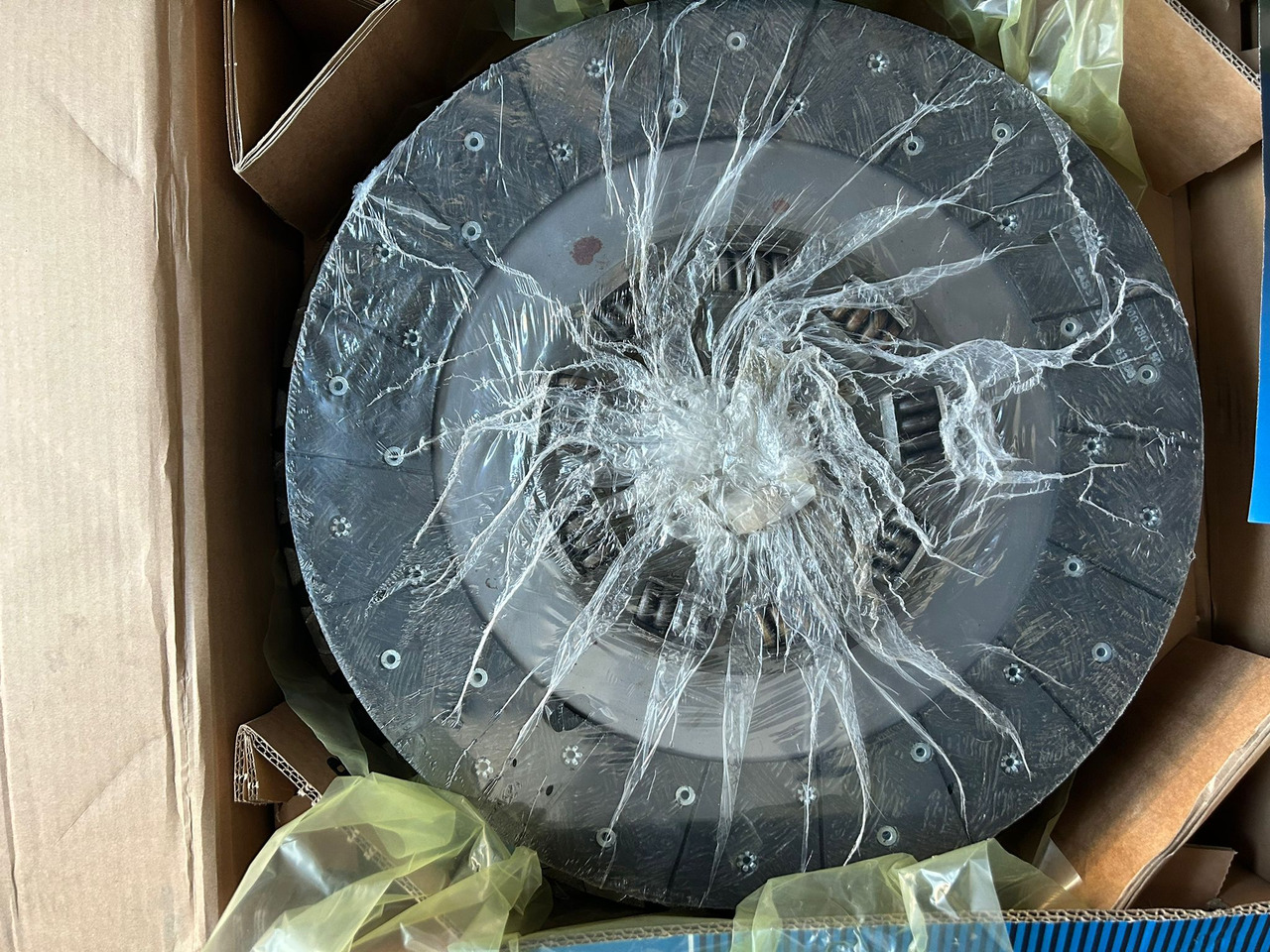 SACHS MANKAT 1-CLUTCH SET (DISC+PLATE+BEARING) - Kytkin ja osat - Kuorma-auto: kuva SACHS MANKAT 1-CLUTCH SET (DISC+PLATE+BEARING) - Kytkin ja osat - Kuorma-auto SACHS MANKAT 1-CLUTCH SET (DISC+PLATE+BEARING) - Kytkin ja osat - Kuorma-auto: kuva SACHS MANKAT 1-CLUTCH SET (DISC+PLATE+BEARING) - Kytkin ja osat - Kuorma-auto