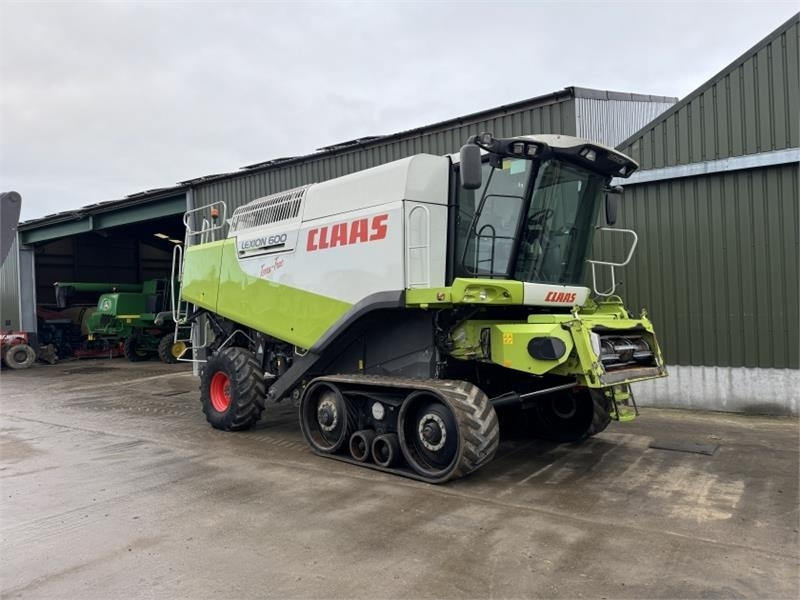 Claas Lexion 600TT c/w V1200 Header - Lisävarusteet - sadonkorjuukone: kuva Claas Lexion 600TT c/w V1200 Header - Lisävarusteet - sadonkorjuukone Claas Lexion 600TT c/w V1200 Header - Lisävarusteet - sadonkorjuukone: kuva Claas Lexion 600TT c/w V1200 Header - Lisävarusteet - sadonkorjuukone