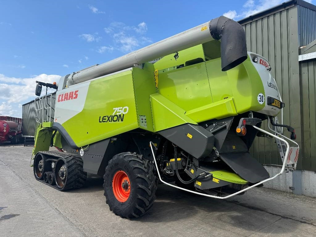 Claas Lexion 750TT APS Hybrid c/w V900 Header - Leikkuupuimuri: kuva Claas Lexion 750TT APS Hybrid c/w V900 Header - Leikkuupuimuri Claas Lexion 750TT APS Hybrid c/w V900 Header - Leikkuupuimuri: kuva Claas Lexion 750TT APS Hybrid c/w V900 Header - Leikkuupuimuri