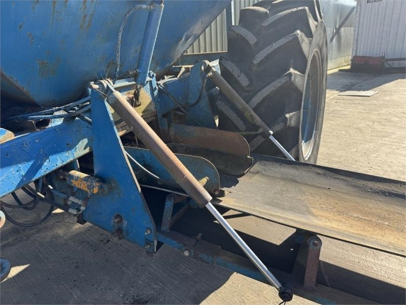 Nivelkippiauto Ford 7710 4wd Gravel Cart: kuva Nivelkippiauto Ford 7710 4wd Gravel Cart Nivelkippiauto Ford 7710 4wd Gravel Cart: kuva Nivelkippiauto Ford 7710 4wd Gravel Cart