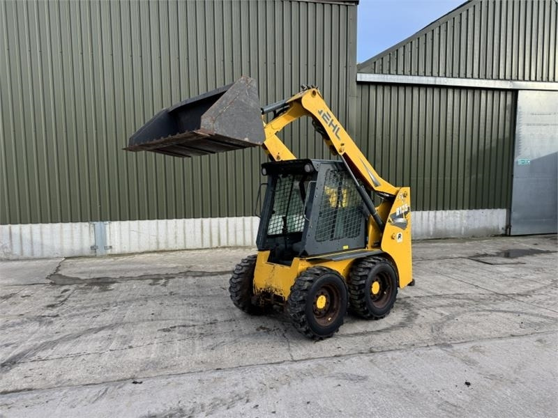 Gehl R135 Skid Steer - Liukuohjattu kuormaaja: kuva Gehl R135 Skid Steer - Liukuohjattu kuormaaja Gehl R135 Skid Steer - Liukuohjattu kuormaaja: kuva Gehl R135 Skid Steer - Liukuohjattu kuormaaja