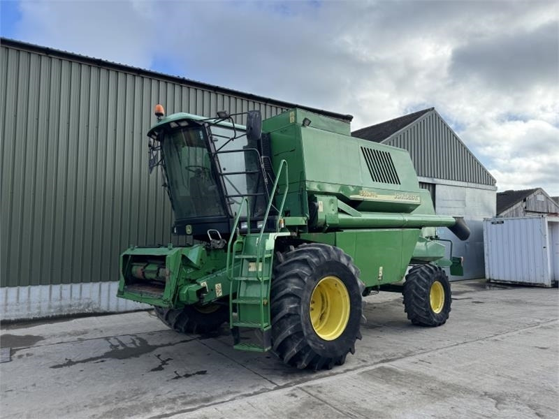 John Deere 1550 WTS c/w 620R Header - Lisävarusteet - sadonkorjuukone: kuva John Deere 1550 WTS c/w 620R Header - Lisävarusteet - sadonkorjuukone John Deere 1550 WTS c/w 620R Header - Lisävarusteet - sadonkorjuukone: kuva John Deere 1550 WTS c/w 620R Header - Lisävarusteet - sadonkorjuukone