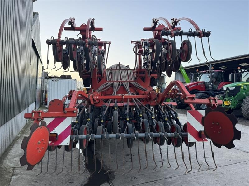 Kuhn Fastliner FL 4000 Seed Drill - Kylvölannoitin: kuva Kuhn Fastliner FL 4000 Seed Drill - Kylvölannoitin Kuhn Fastliner FL 4000 Seed Drill - Kylvölannoitin: kuva Kuhn Fastliner FL 4000 Seed Drill - Kylvölannoitin