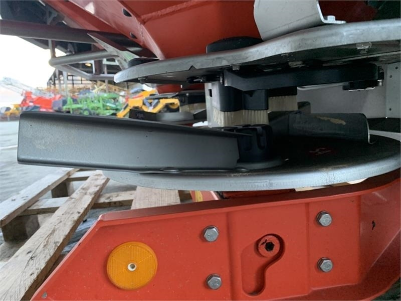 Lannoitteenlevitin Kuhn Kuhn Axis 40.2 M-EMC Fert Spreader: kuva Lannoitteenlevitin Kuhn Kuhn Axis 40.2 M-EMC Fert Spreader