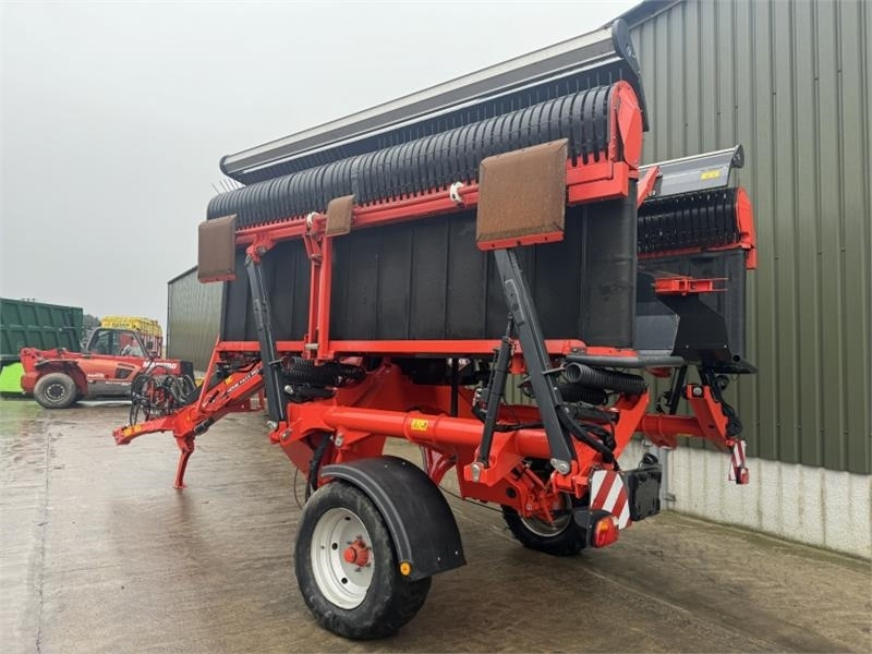 Kuhn Merge Maxx 950 Merger - Pöyhin: kuva Kuhn Merge Maxx 950 Merger - Pöyhin Kuhn Merge Maxx 950 Merger - Pöyhin: kuva Kuhn Merge Maxx 950 Merger - Pöyhin