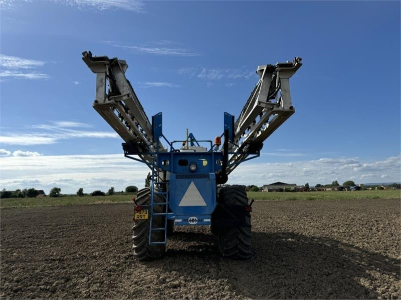 Matrot M44D 36m Self Propelled Sprayer - Nostolaitekiinnitteinen kasvinsuojeluruisku: kuva Matrot M44D 36m Self Propelled Sprayer - Nostolaitekiinnitteinen kasvinsuojeluruisku Matrot M44D 36m Self Propelled Sprayer - Nostolaitekiinnitteinen kasvinsuojeluruisku: kuva Matrot M44D 36m Self Propelled Sprayer - Nostolaitekiinnitteinen kasvinsuojeluruisku