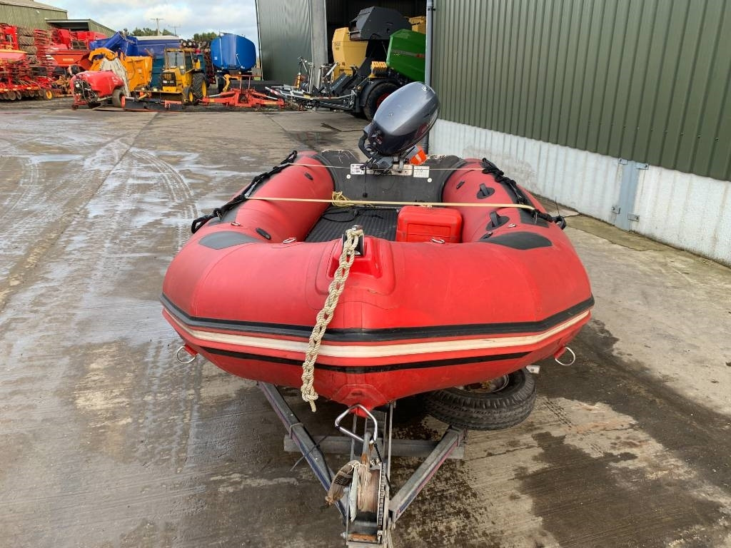 Zodiac Futura MK11 Boat - Muut kone: kuva Zodiac Futura MK11 Boat - Muut kone Zodiac Futura MK11 Boat - Muut kone: kuva Zodiac Futura MK11 Boat - Muut kone
