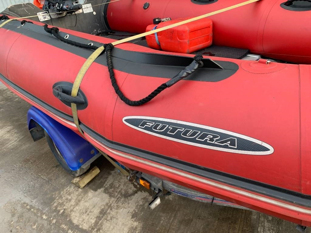 Zodiac Futura MK11 Boat - Muut kone: kuva Zodiac Futura MK11 Boat - Muut kone Zodiac Futura MK11 Boat - Muut kone: kuva Zodiac Futura MK11 Boat - Muut kone