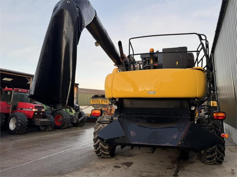 New Holland CR 980 c/w 30ft Varifeed Header - Lisävarusteet - sadonkorjuukone: kuva New Holland CR 980 c/w 30ft Varifeed Header - Lisävarusteet - sadonkorjuukone New Holland CR 980 c/w 30ft Varifeed Header - Lisävarusteet - sadonkorjuukone: kuva New Holland CR 980 c/w 30ft Varifeed Header - Lisävarusteet - sadonkorjuukone