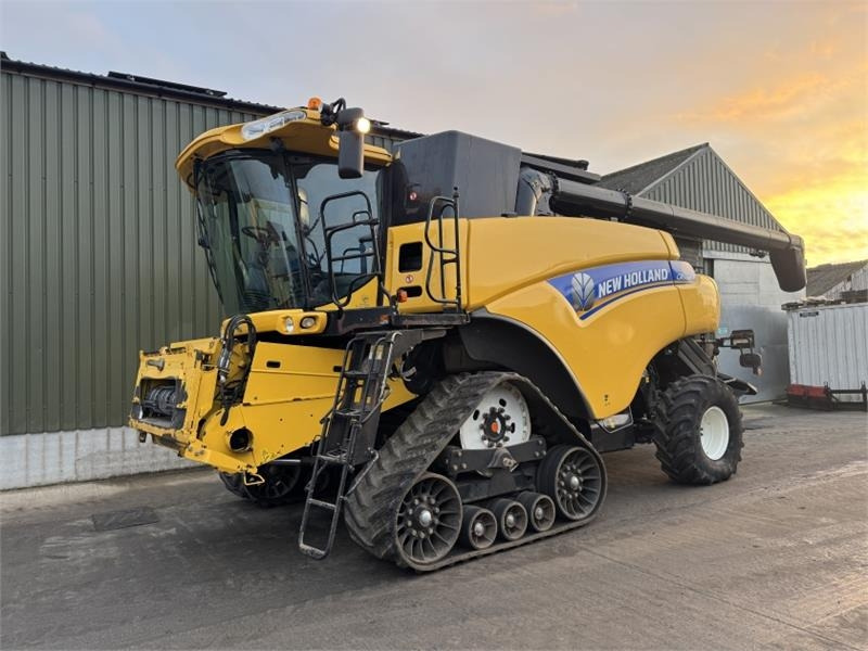 New Holland CR9080 c/w 30ft Varifeed Header - Lisävarusteet - sadonkorjuukone: kuva New Holland CR9080 c/w 30ft Varifeed Header - Lisävarusteet - sadonkorjuukone New Holland CR9080 c/w 30ft Varifeed Header - Lisävarusteet - sadonkorjuukone: kuva New Holland CR9080 c/w 30ft Varifeed Header - Lisävarusteet - sadonkorjuukone