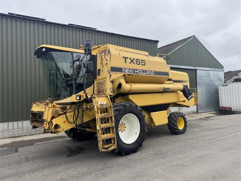 New Holland TX65 c/w 17ft Header - Lisävarusteet - sadonkorjuukone: kuva New Holland TX65 c/w 17ft Header - Lisävarusteet - sadonkorjuukone New Holland TX65 c/w 17ft Header - Lisävarusteet - sadonkorjuukone: kuva New Holland TX65 c/w 17ft Header - Lisävarusteet - sadonkorjuukone