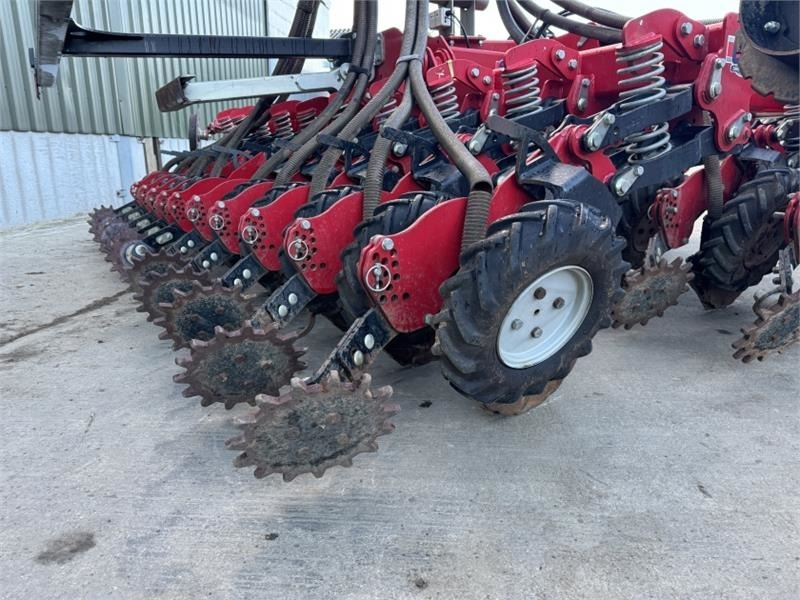 Kylvölannoitin Sumo Sumo DD4 Seed Drill c/w Front Tank: kuva Kylvölannoitin Sumo Sumo DD4 Seed Drill c/w Front Tank