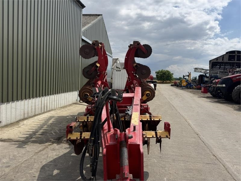 Vaderstad Carrier 820 Cultivator - Kelajyrsin: kuva Vaderstad Carrier 820 Cultivator - Kelajyrsin Vaderstad Carrier 820 Cultivator - Kelajyrsin: kuva Vaderstad Carrier 820 Cultivator - Kelajyrsin