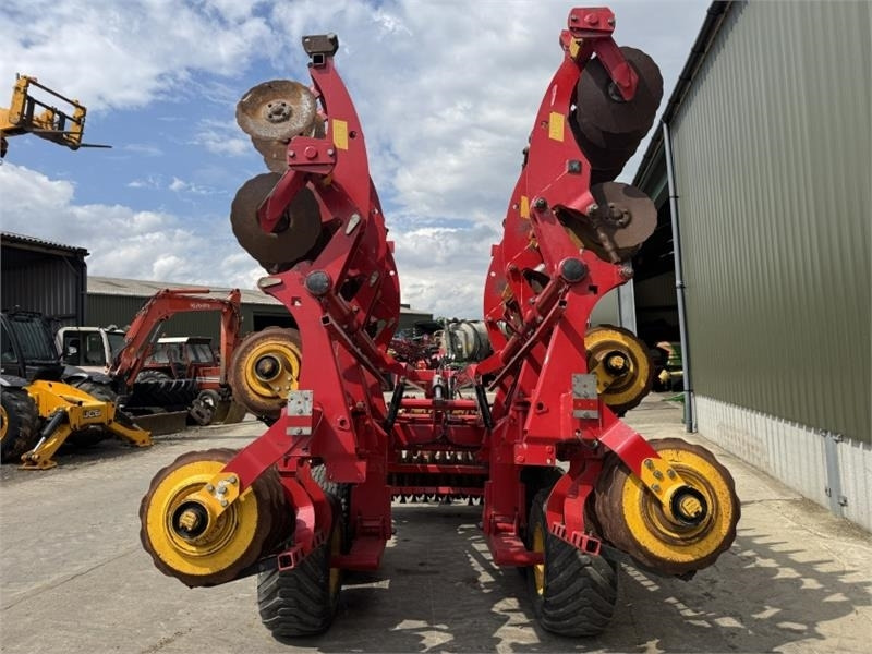 Vaderstad Carrier 820 Cultivator - Kelajyrsin: kuva Vaderstad Carrier 820 Cultivator - Kelajyrsin Vaderstad Carrier 820 Cultivator - Kelajyrsin: kuva Vaderstad Carrier 820 Cultivator - Kelajyrsin
