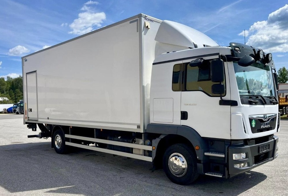 MAN TGM 12.250 / TGL / IZOTERMA / WINDA / 18 EUROPALET / SYPIALKA / AUTOMAT / 2018 ROK - Isoterminen kuorma-auto: kuva MAN TGM 12.250 / TGL / IZOTERMA / WINDA / 18 EUROPALET / SYPIALKA / AUTOMAT / 2018 ROK - Isoterminen kuorma-auto MAN TGM 12.250 / TGL / IZOTERMA / WINDA / 18 EUROPALET / SYPIALKA / AUTOMAT / 2018 ROK - Isoterminen kuorma-auto: kuva MAN TGM 12.250 / TGL / IZOTERMA / WINDA / 18 EUROPALET / SYPIALKA / AUTOMAT / 2018 ROK - Isoterminen kuorma-auto