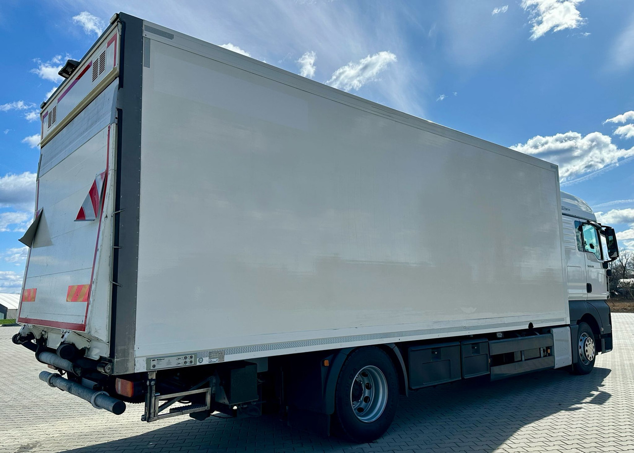 MAN TGX 18.360 / CHŁODNIA / WINDA / AUTOMAT / 19 EUROPALET / THERMO KING / SYPIALKA / SPROWADZONY - Refrigeraattori kuorma-auto: kuva MAN TGX 18.360 / CHŁODNIA / WINDA / AUTOMAT / 19 EUROPALET / THERMO KING / SYPIALKA / SPROWADZONY - Refrigeraattori kuorma-auto MAN TGX 18.360 / CHŁODNIA / WINDA / AUTOMAT / 19 EUROPALET / THERMO KING / SYPIALKA / SPROWADZONY - Refrigeraattori kuorma-auto: kuva MAN TGX 18.360 / CHŁODNIA / WINDA / AUTOMAT / 19 EUROPALET / THERMO KING / SYPIALKA / SPROWADZONY - Refrigeraattori kuorma-auto