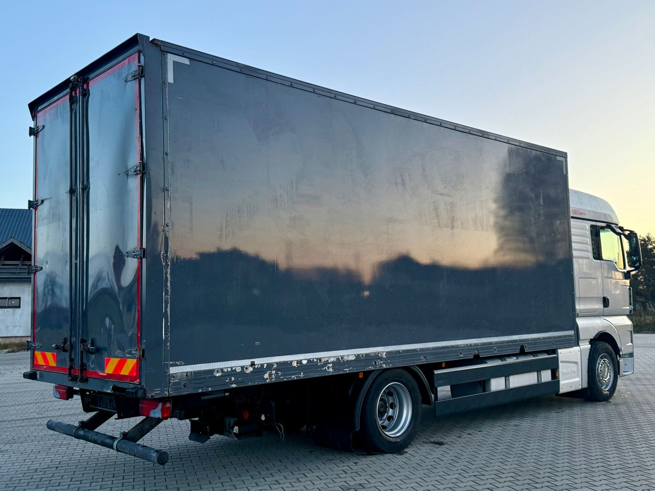 MAN TGX 18.400 / FIRANKA / KONTENER / NISKI PRZEBIEG / EURO 6 / AUTOMAT / SYPIALKA / 2016 ROK - Pressukapelli kuorma-auto: kuva MAN TGX 18.400 / FIRANKA / KONTENER / NISKI PRZEBIEG / EURO 6 / AUTOMAT / SYPIALKA / 2016 ROK - Pressukapelli kuorma-auto MAN TGX 18.400 / FIRANKA / KONTENER / NISKI PRZEBIEG / EURO 6 / AUTOMAT / SYPIALKA / 2016 ROK - Pressukapelli kuorma-auto: kuva MAN TGX 18.400 / FIRANKA / KONTENER / NISKI PRZEBIEG / EURO 6 / AUTOMAT / SYPIALKA / 2016 ROK - Pressukapelli kuorma-auto