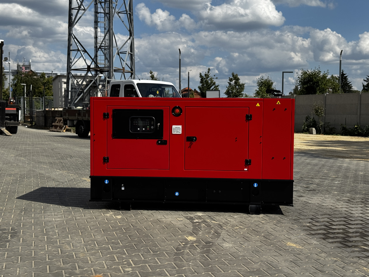 PERKINS 60 kVA / 48 kW - Sähkögeneraattori: kuva PERKINS 60 kVA / 48 kW - Sähkögeneraattori PERKINS 60 kVA / 48 kW - Sähkögeneraattori: kuva PERKINS 60 kVA / 48 kW - Sähkögeneraattori