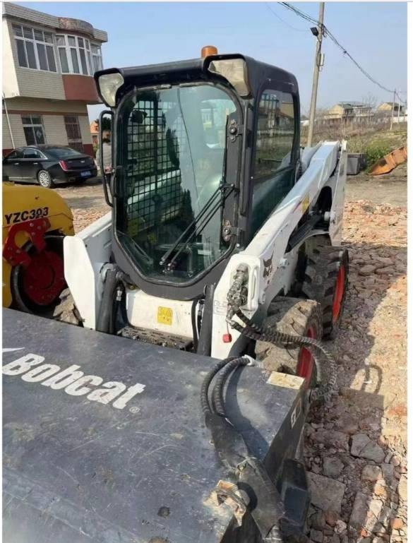 Bobcat S550 - Liukuohjattu kuormaaja: kuva Bobcat S550 - Liukuohjattu kuormaaja Bobcat S550 - Liukuohjattu kuormaaja: kuva Bobcat S550 - Liukuohjattu kuormaaja