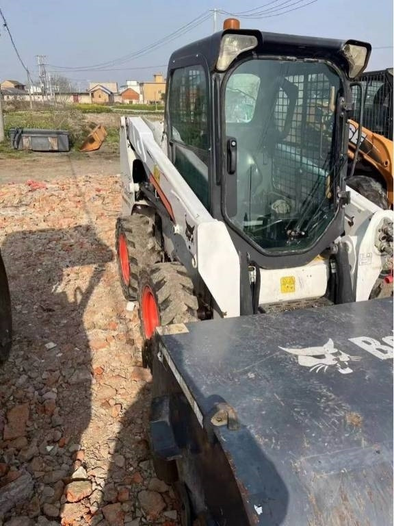 Bobcat S550 - Liukuohjattu kuormaaja: kuva Bobcat S550 - Liukuohjattu kuormaaja Bobcat S550 - Liukuohjattu kuormaaja: kuva Bobcat S550 - Liukuohjattu kuormaaja